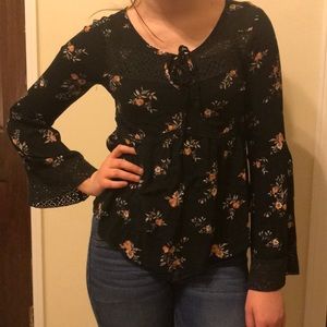 *** 50% in bundle Floral Top W/ Bell Sleeves
